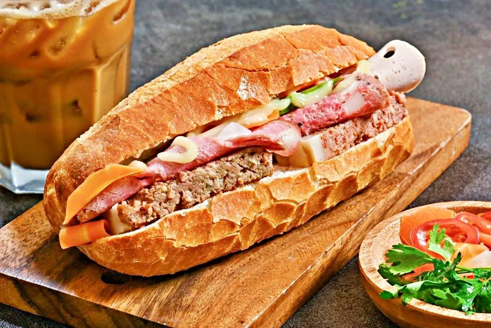 Bánh mì là một trong những tinh hoa ẩm thực nổi tiếng của Việt Nam 