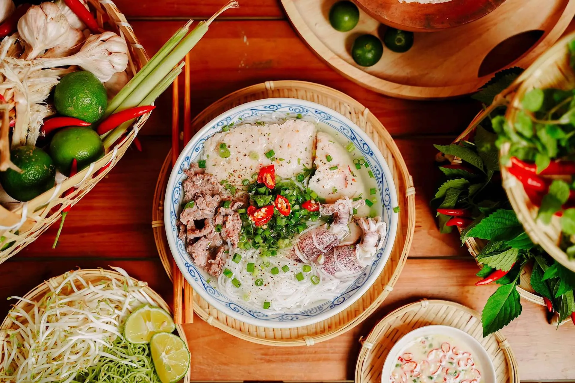 Bún quậy món ăn đậm chất địa phương của người dân miền biển.