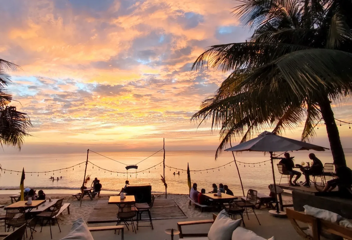 Ghé thăm Phú Quốc vào mùa đẹp nhất sẽ dễ dàng bắt gặp cảnh hoàng hôn tuyệt đẹp