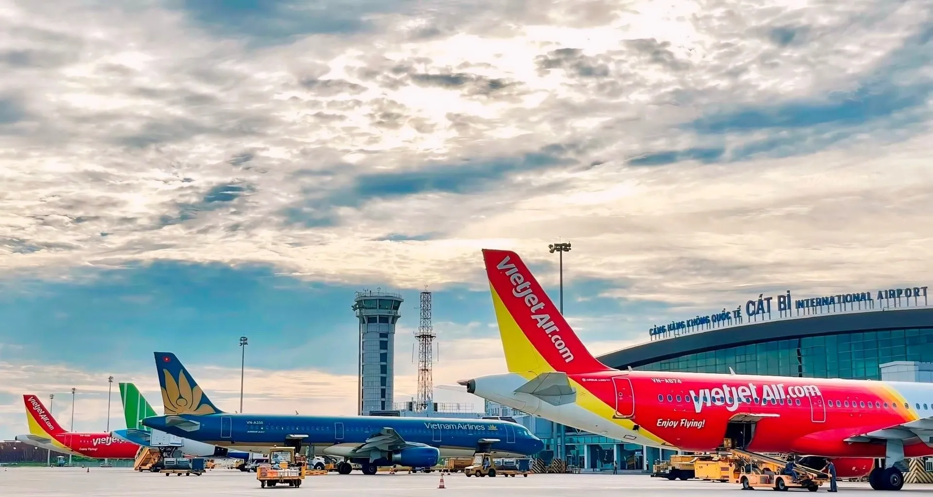 Sân bay Cát Bi với cơ sở vật chất hiện đại, phục vụ đầy đủ cho nhu cầu của hành khách 