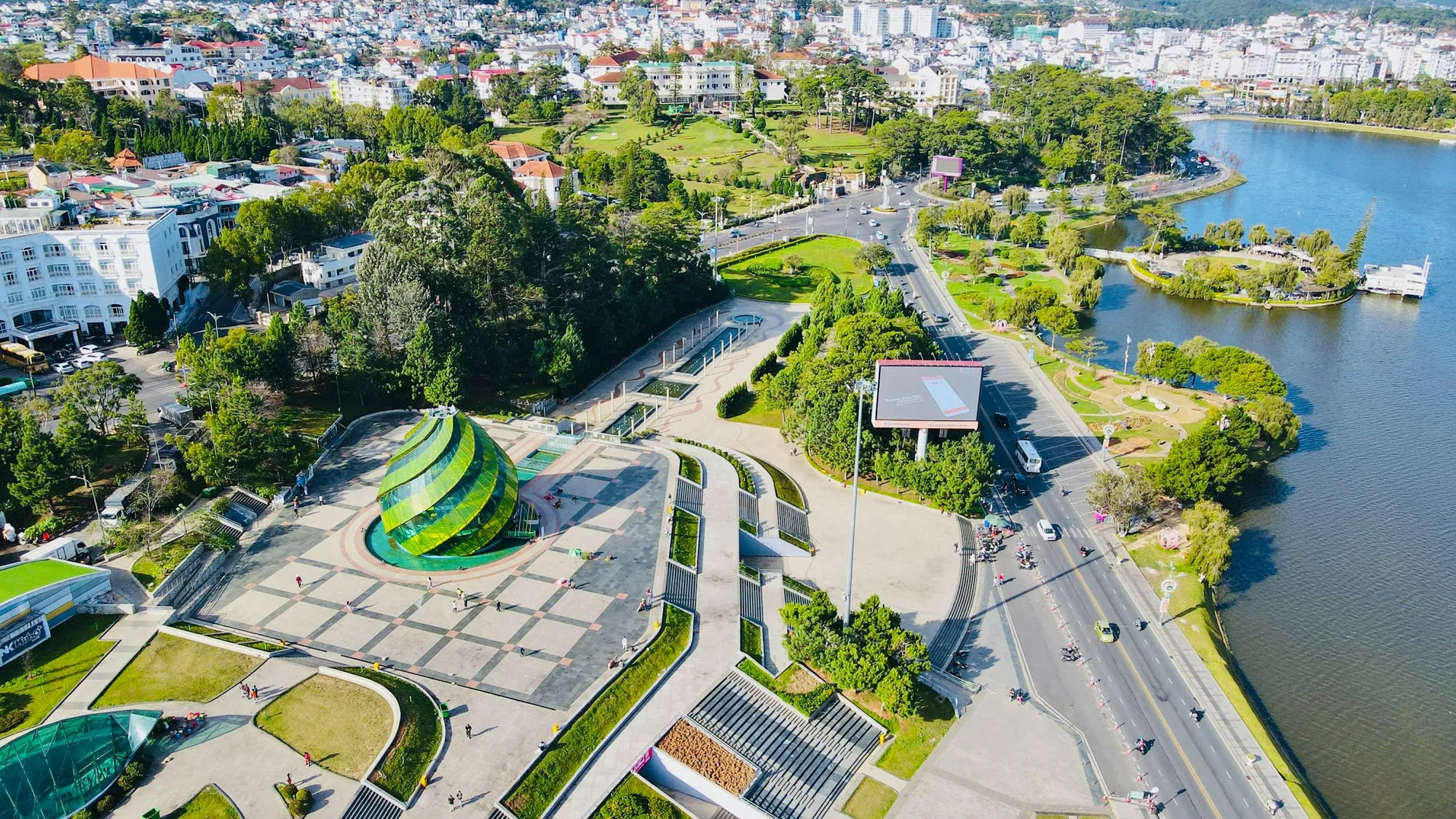 Vé máy bay đi Đà Lạt khám phá xứ sở sương mù