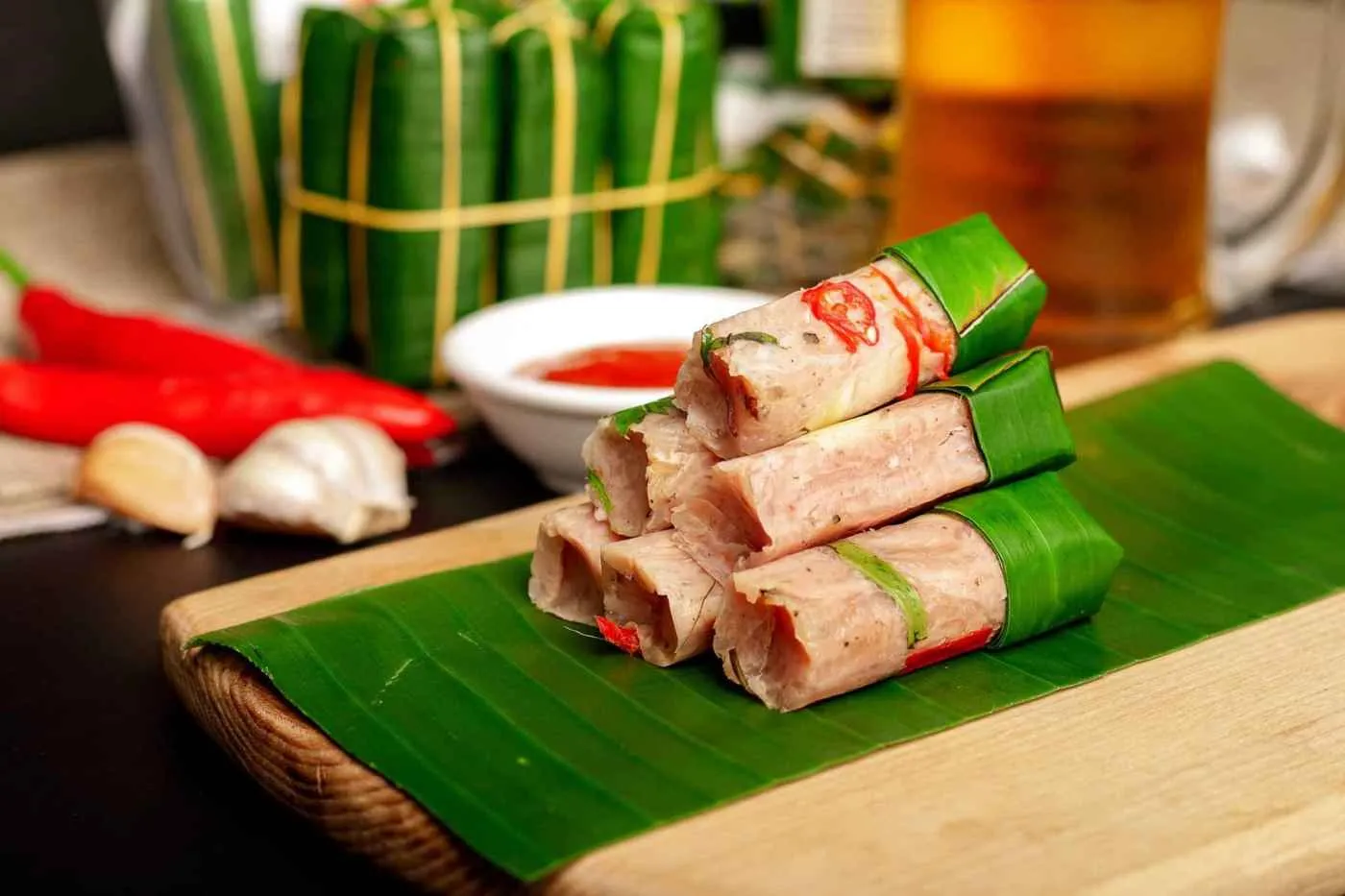 Nem chua là món đặc sản không chỉ để thưởng thức mà còn đem về làm quà được