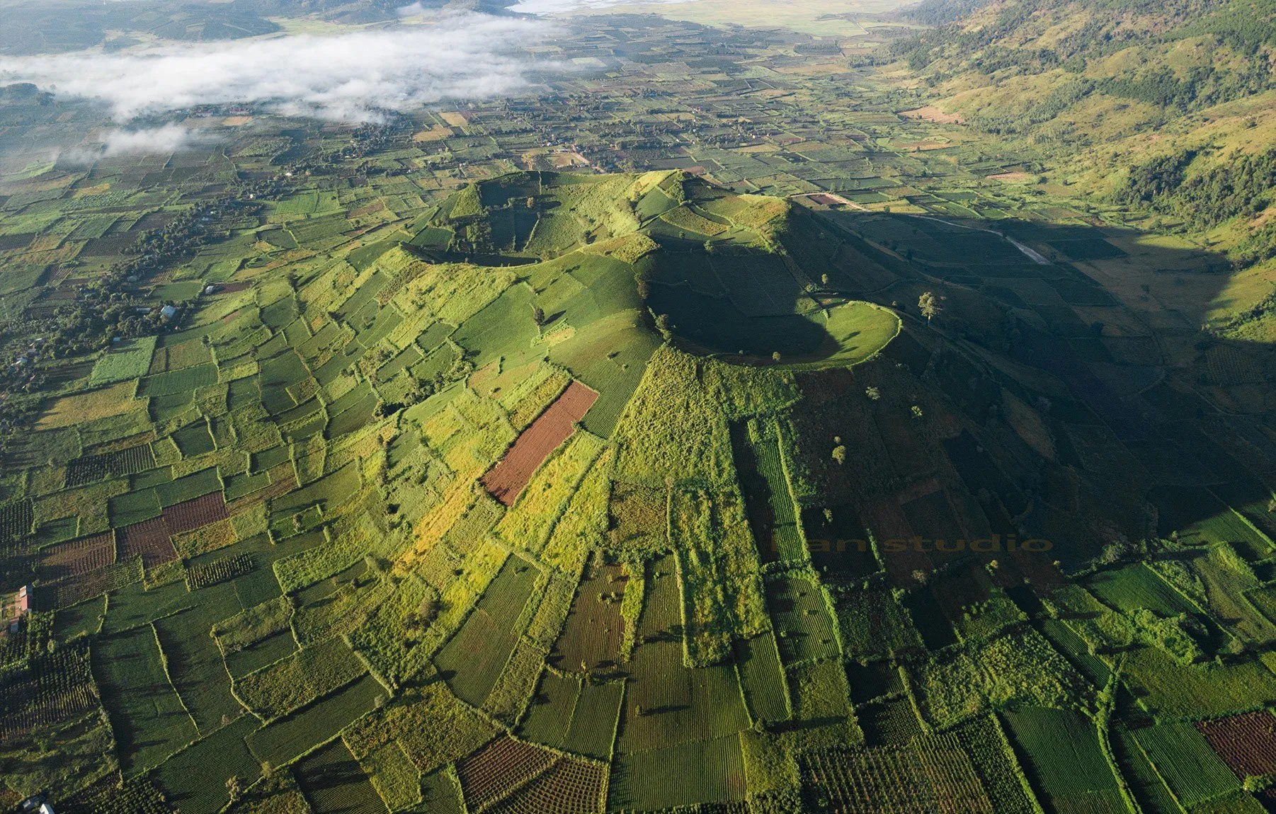 Vẻ đẹp hùng vĩ, xanh biếc của núi lửa Chư Đăng Ya