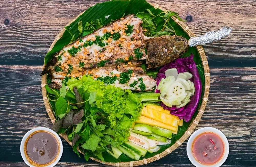 Cá lóc nướng trui hấp dẫn mang đậm hương vị địa phương