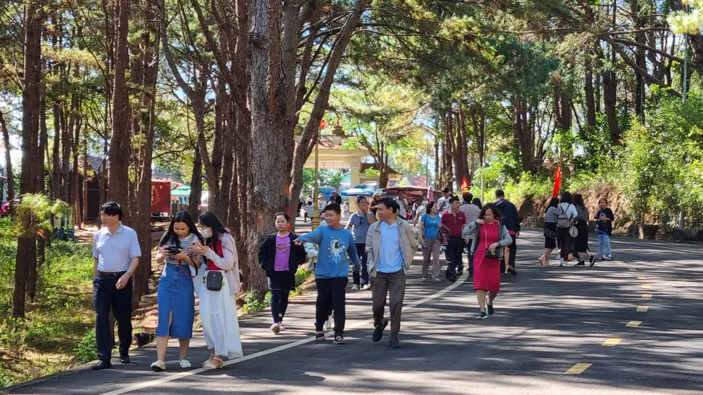 Pleiku đón đông đảo khách đến du xuân vào dịp Tết