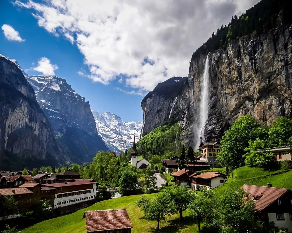 Khám phá làng Lauterbrunnen đẹp thơ mộng tại Thụy Sĩ