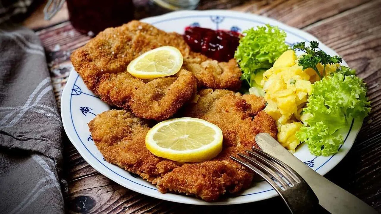 Món thịt chiên Wiener Schnitzel kinh điển của nước Đức