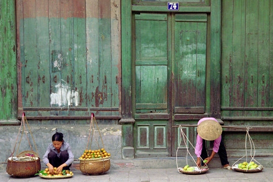 Gánh hàng rong trên phố
