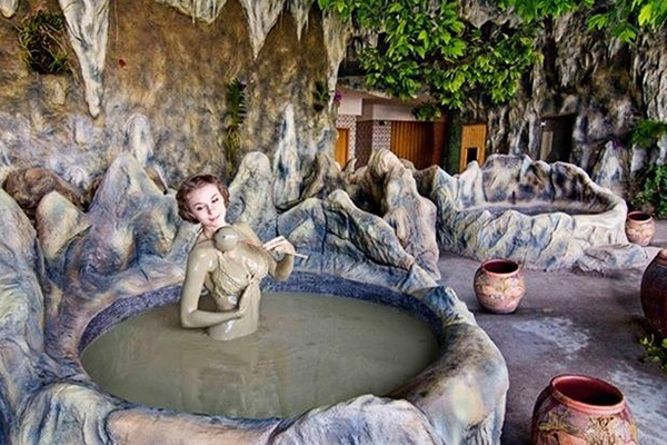 Suối nước khoáng Tháp Bà