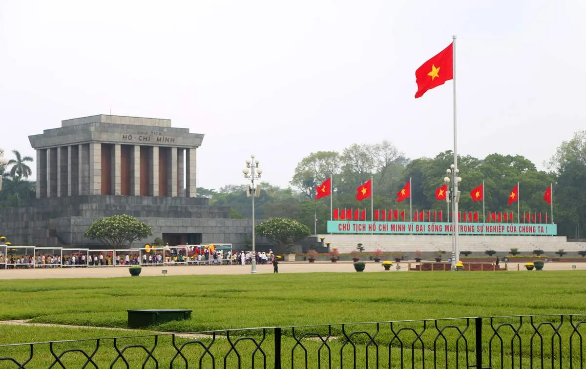 Là người con Việt Nam, ai cũng một lần nên đến ghé thăm Lăng Bác một lần trong đời