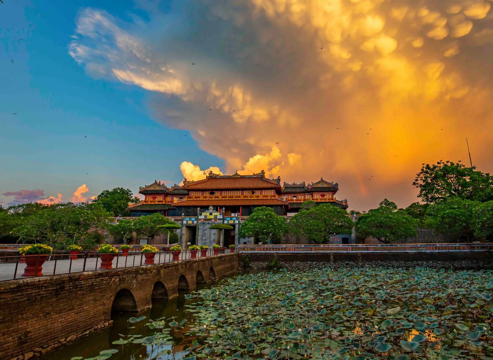 Du lịch đến Huế bạn sẽ dễ dàng bắt gặp cảnh hoàng hôn tuyệt đẹp này