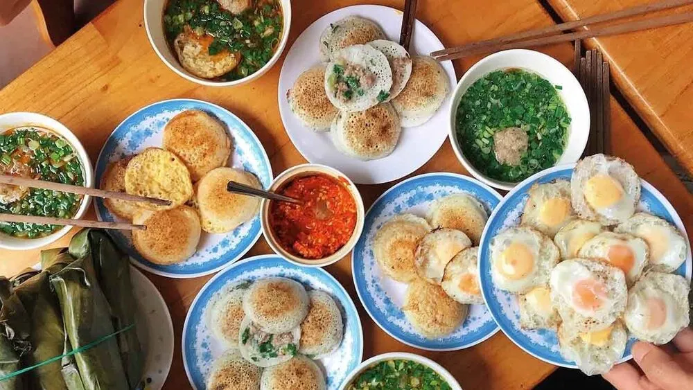 Bánh căn mang hương vị đặc trưng của phố núi khiến ai cũng muốn thử một lần