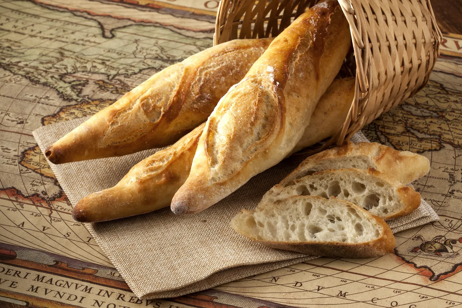 Bánh mì Baguette biểu tượng ẩm thực nước Pháp