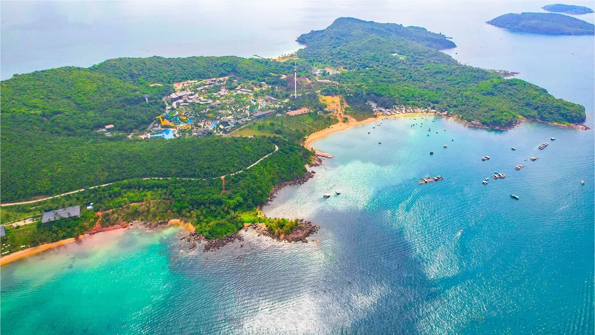 Hòn Thơm được biết đến là một trong những bãi biển đẹp nhất tại Phú Quốc