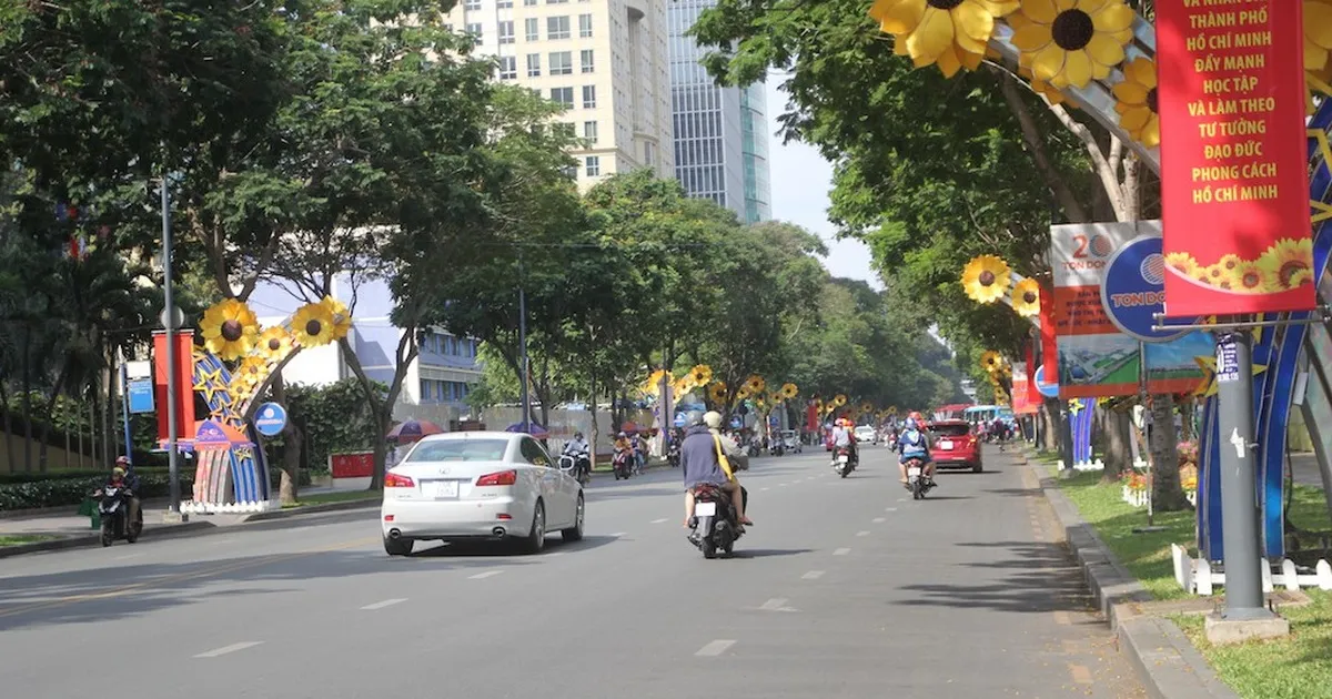Đường phố rộng rãi, không khí trong lành ít khi cảm nhận được của Sài Gòn