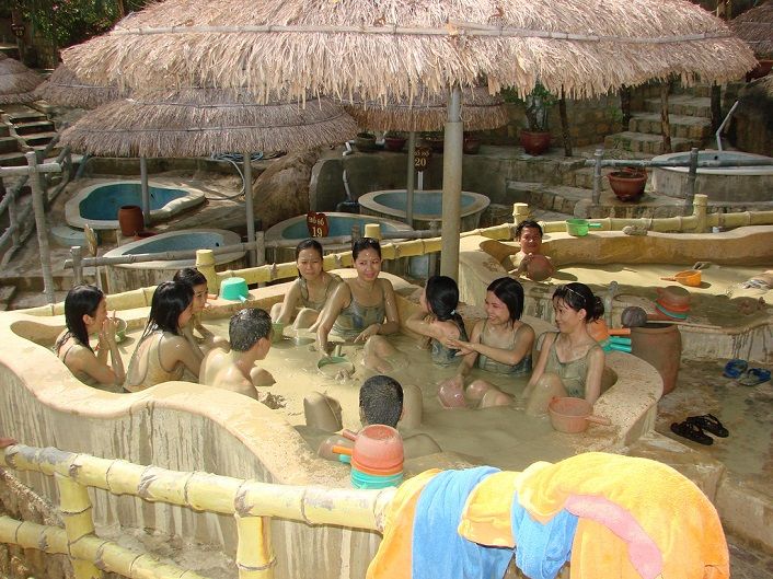 Suối nước khoáng Tháp Bà