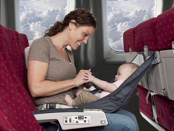 Trẻ sơ sinh đi máy bay cần giấy tờ gì, chuẩn bị ra sao 