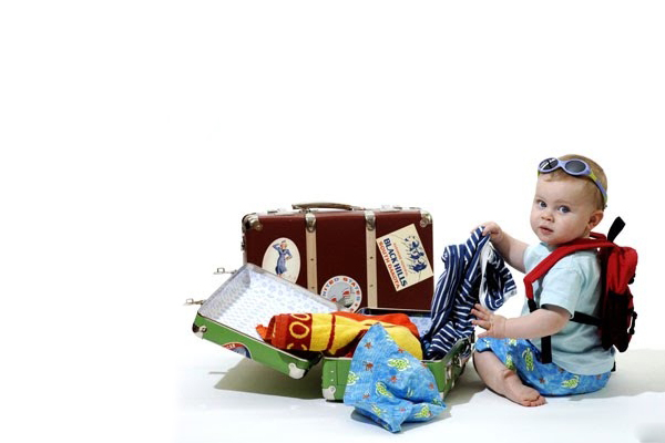 Trẻ sơ sinh đi máy bay cần giấy tờ gì, chuẩn bị ra sao?
