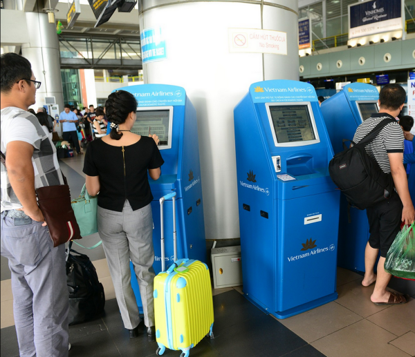 Check in tại các kiosk tại sân bay