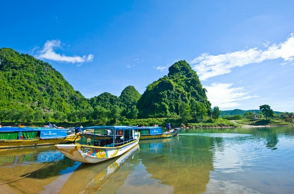 Vé máy bay giá rẻ TPHCM đi Đồng Hới