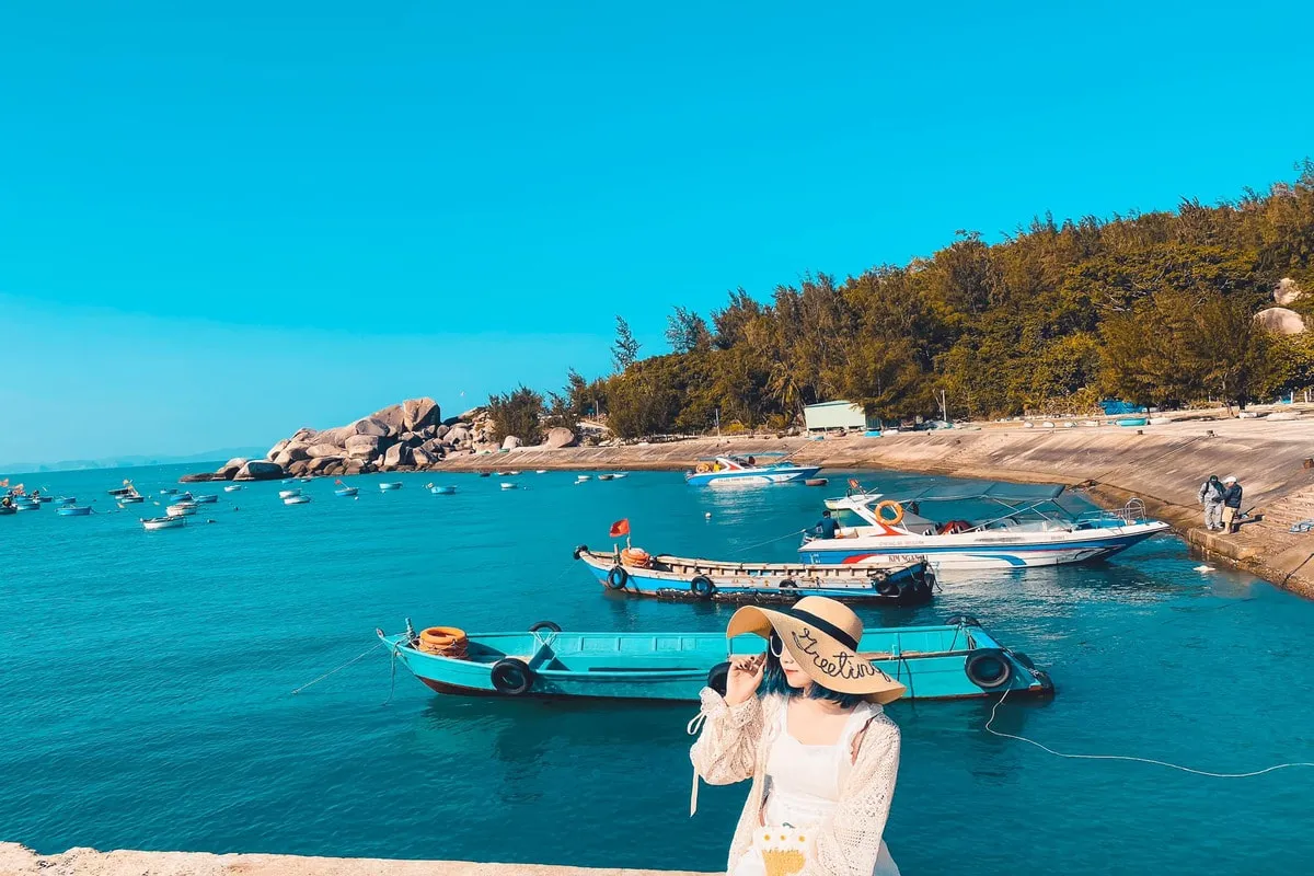Vẻ đẹp lãng mạn với mặt nước xanh biếc của Cù Lao Xanh