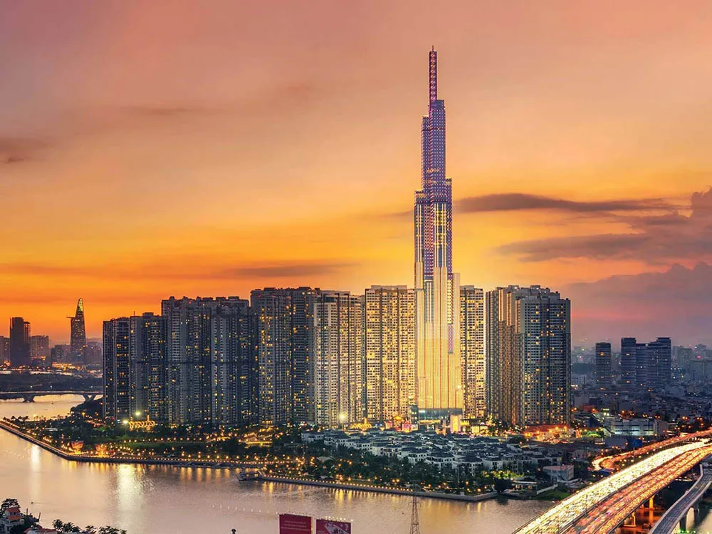 Landmark 81 cao sừng sững được xem là biểu tượng mới của thành phố mang tên Bác