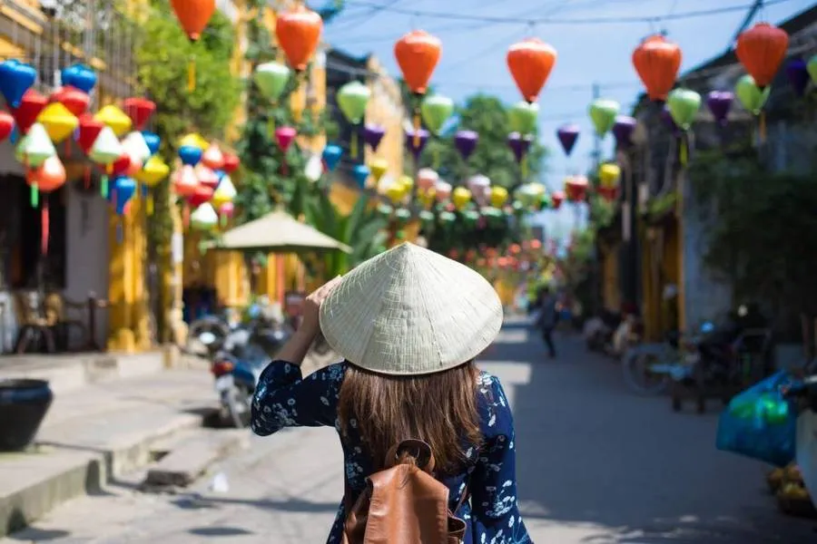 Hội An tháng 5 mang vẻ đẹp nhẹ nhàng với nắng vàng rực rỡ