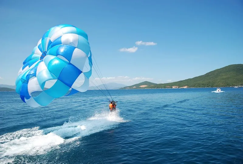 Vé máy bay giá rẻ tháng 5