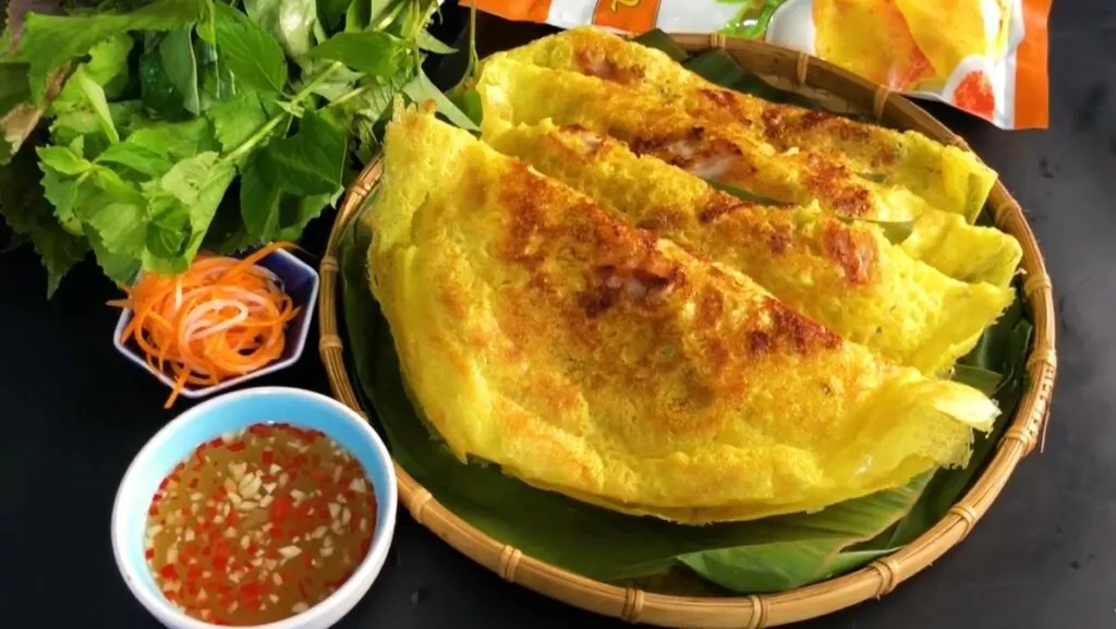 Bánh xèo Cần Thơ thu hút du khách bởi hương vị vừa lạ vừa quen
